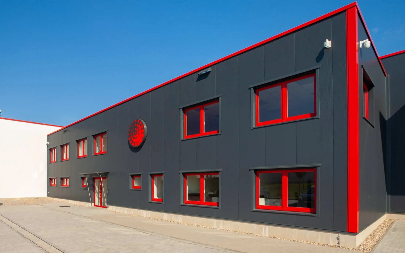 INT-BAU GmbH - Hallenbau - Stahlbau - Industriebau