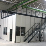 BKM Metallbau GmbH  -  Aufgeständerte Raumsysteme Bedienstände Bürocontainer Doppelstockanlagen Hallenbüros - Lagerbühnen / Stahlbaubühnen