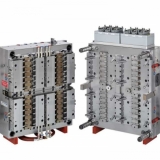 SMC Mould Innovation AG  -  Medizin Pharma Technik Verpackungen Hochleistungs-Spritzgiesswerkzeugen - 32-fach Adapter, SMC Mould Innovation AG