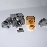 ALS-CNC GmbH  -  CNC-Präzisionsteile Rotationsteilen CNC-Drehteilen CNC-Frästeilen CNC-Drehmaschinen - 6 Seitenbearbeitung