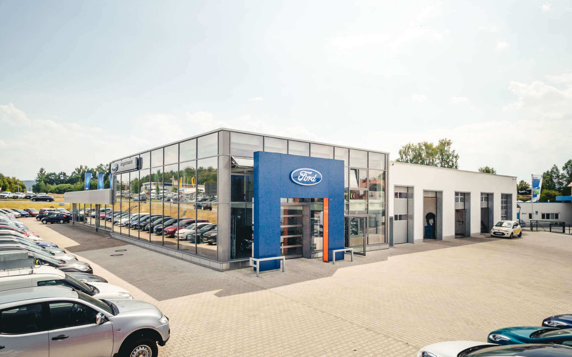 INT-BAU GmbH - Hallenbau - Stahlbau - Industriebau  Brachwitzer Straße 16 06118 Halle / Saale Deutschland Leichtbauhallen Lagerhallen Gewerbehallen Produktionshallen Hallen 