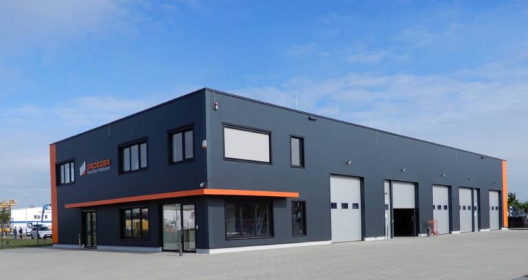 INT-BAU GmbH - Hallenbau - Stahlbau - Industriebau  Brachwitzer Straße 16 06118 Halle / Saale Deutschland Leichtbauhallen Lagerhallen Gewerbehallen Produktionshallen Hallen 